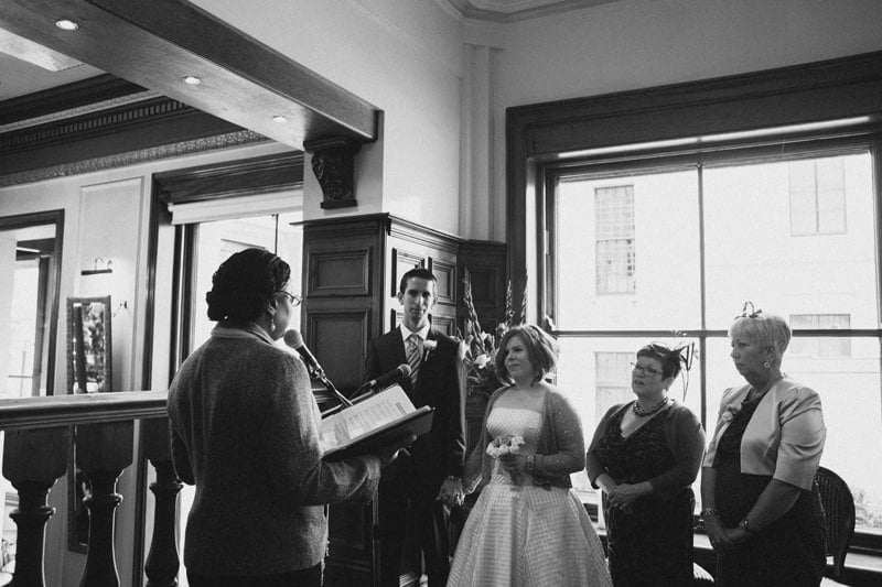 Quirky_Natural_London_Pub_Wedding_Photography_Maureen_Du_Preez-025