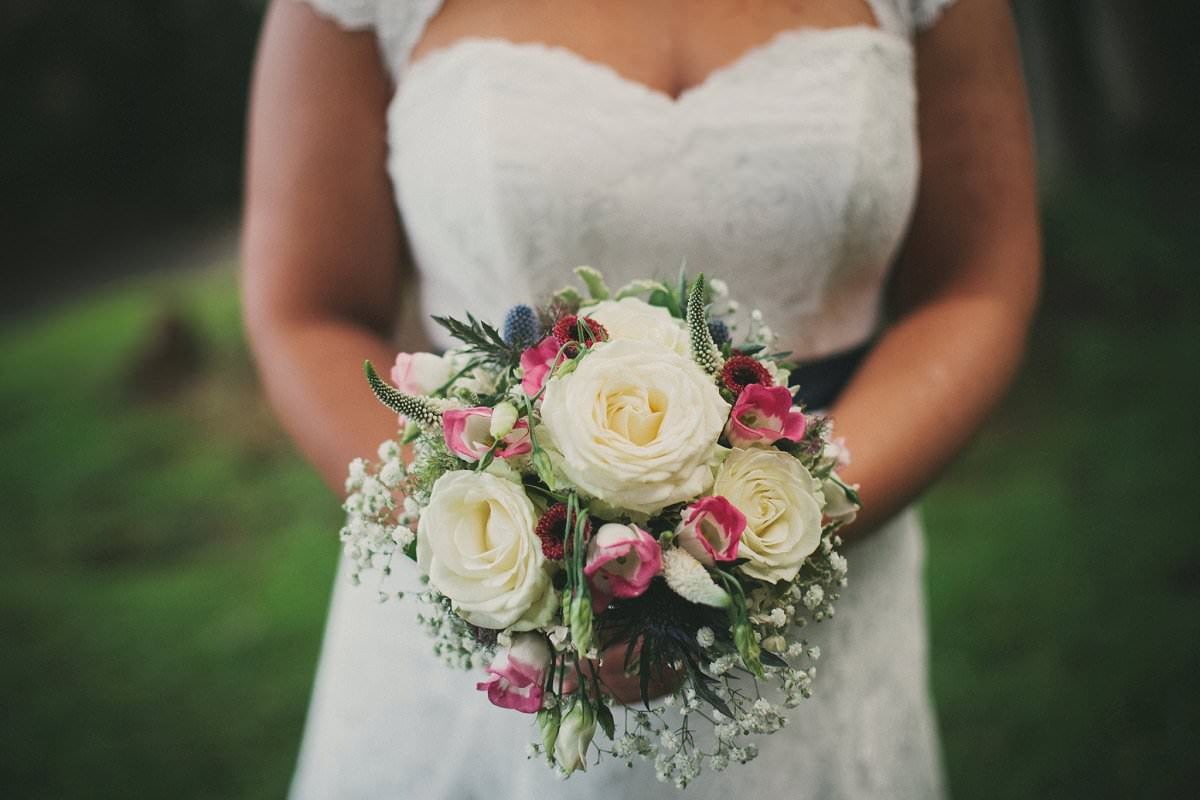 bride bouquet stirling wedding photographer