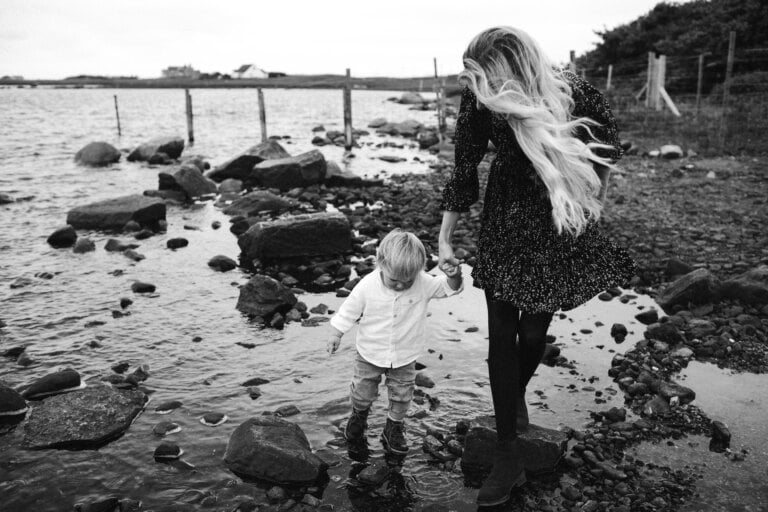 Mairi Therese + Calum Felix / Motherhood Session on South Uist